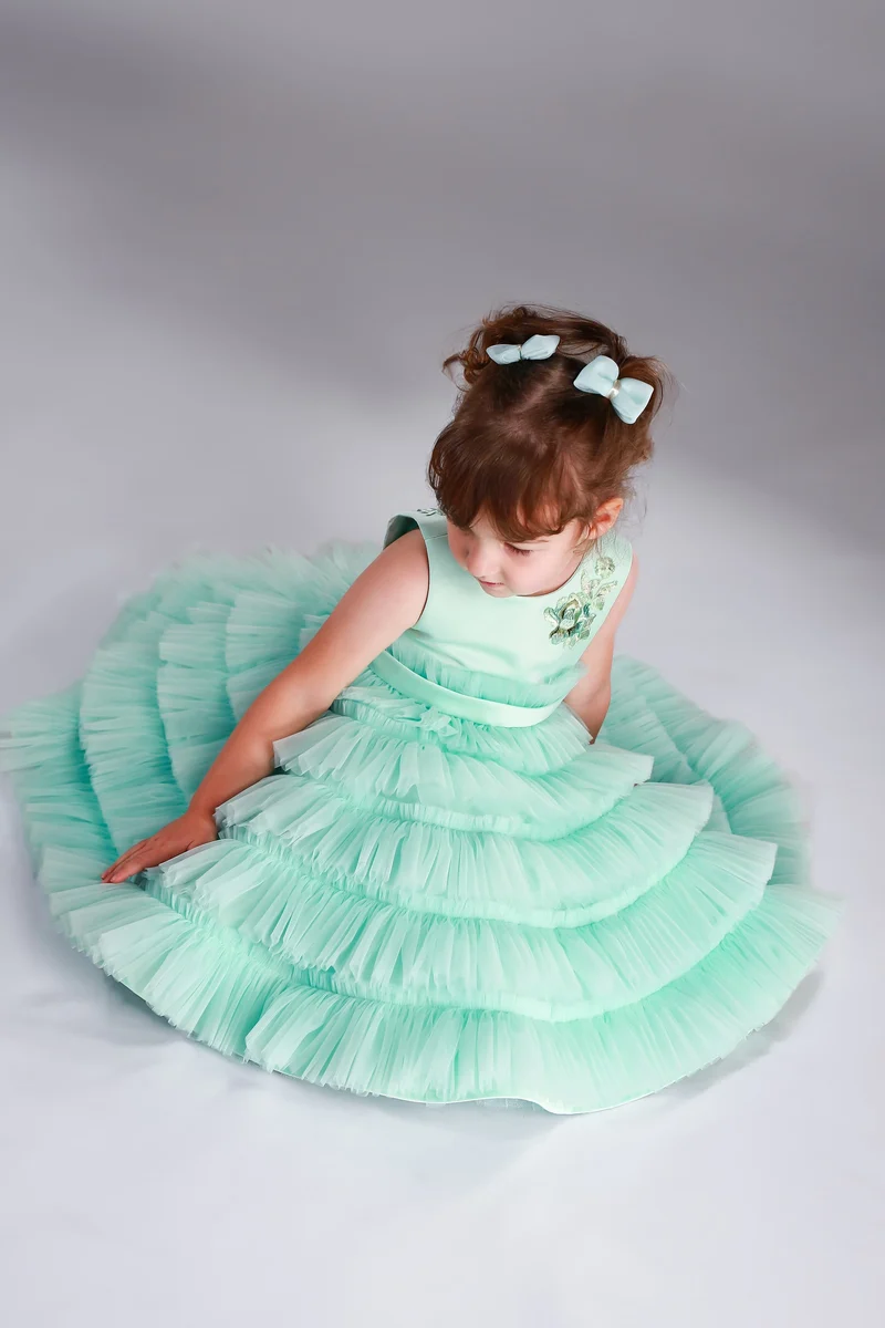 Kleinkinder Blumenmädchenkleid aus Satin, Tüll & Spitze – Sofort lieferbar, Hochzeit & festliche Anlässe (Gr. 98–104)