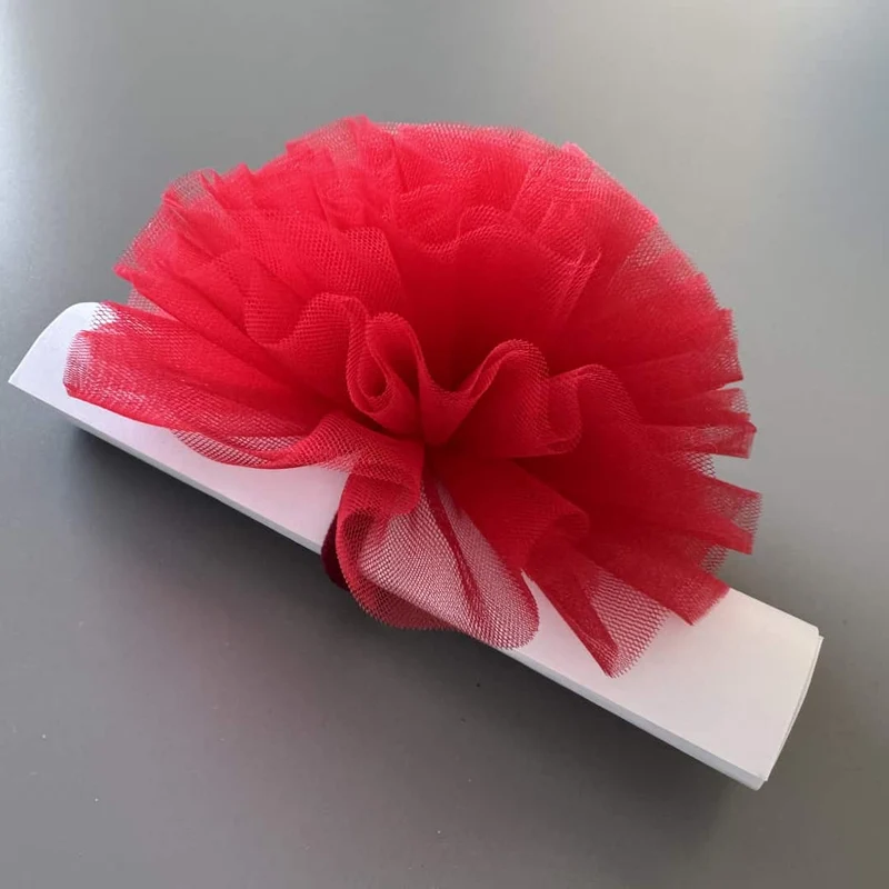 Bommel aus Tüll mit Haargummi – handgefertigtes Haaraccessoire für Mädchen