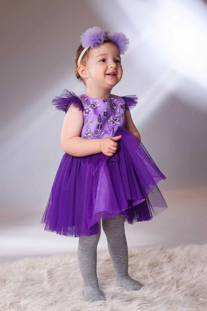 Festliches Mädchenkleid mit Spitze & Tüll in Lila – sofort lieferbar (Gr. 74/80)