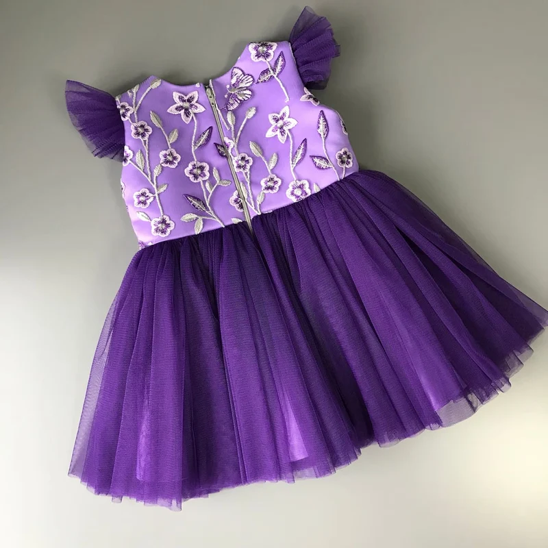 Festliches Mädchenkleid mit Spitze & Tüll in Lila – sofort lieferbar (Gr. 74/80)