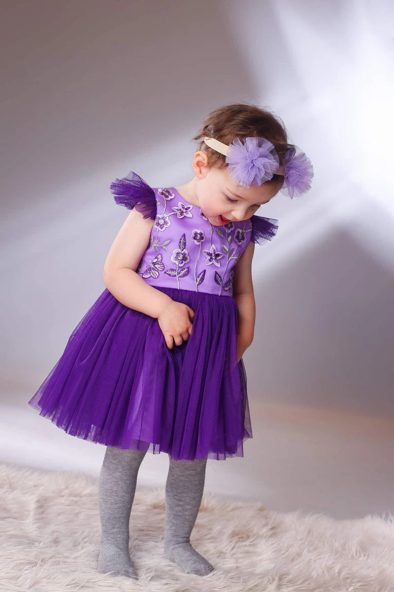Festliches Mädchenkleid mit Spitze & Tüll in Lila – sofort lieferbar (Gr. 74/80)