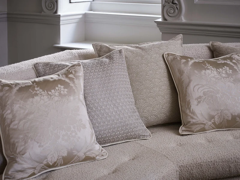 Arabesque Silk - warm white