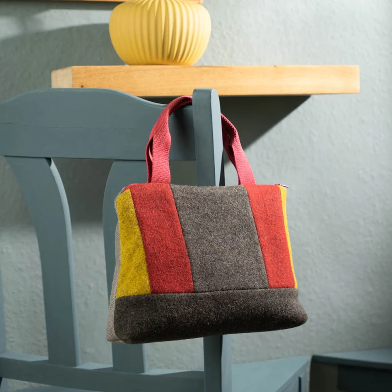 Kleine Handtasche aus Loden & Leinen