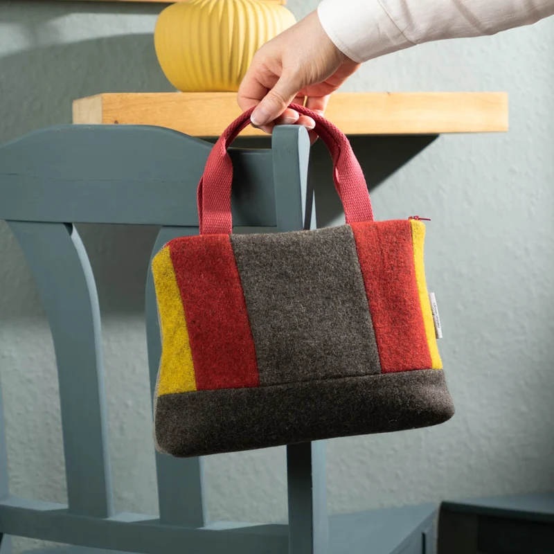 Kleine Handtasche aus Loden & Leinen