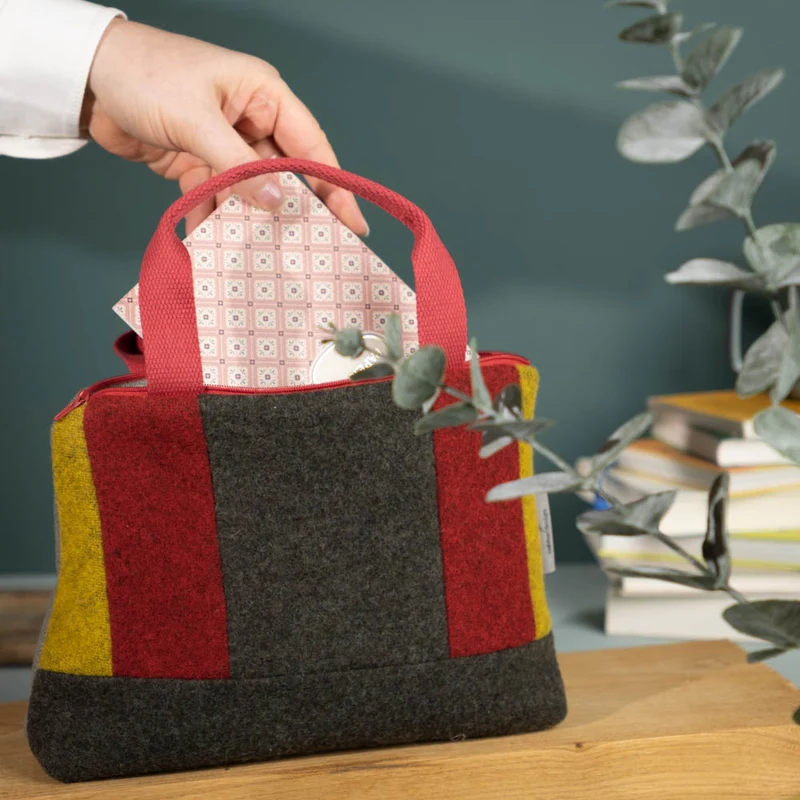 Kleine Handtasche aus Loden & Leinen