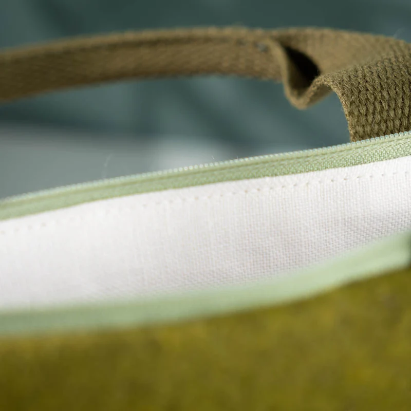 Kleine Handtasche aus Loden & Leinen