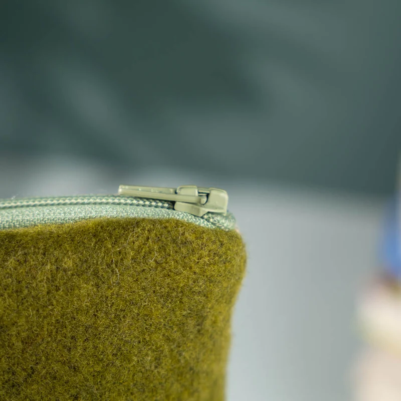 Kleine Handtasche aus Loden & Leinen