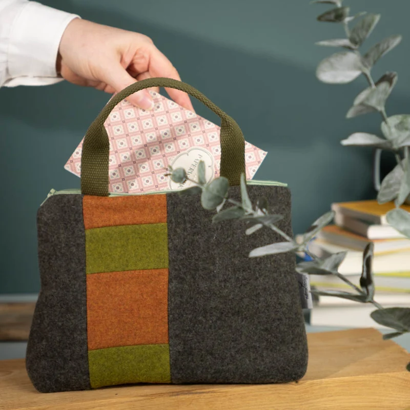Kleine Handtasche aus Loden & Leinen