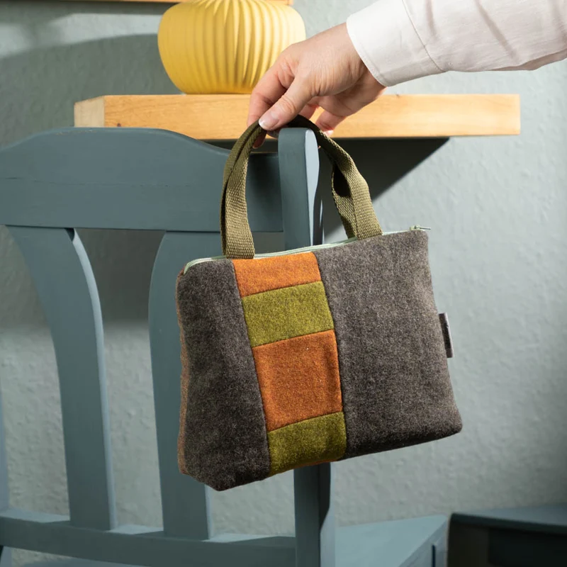 Kleine Handtasche aus Loden & Leinen