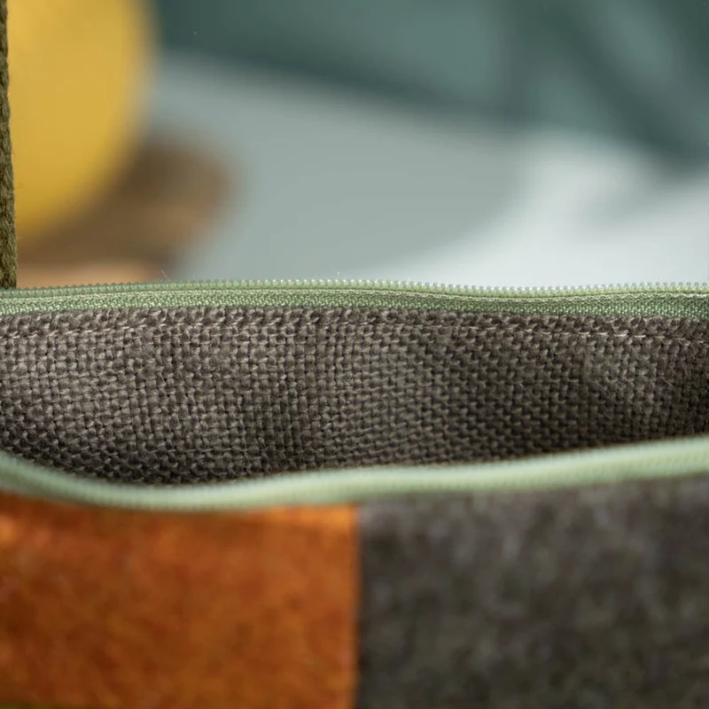 Kleine Handtasche aus Loden & Leinen