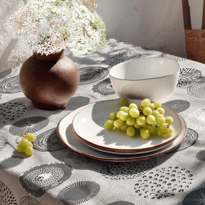 Jacquard Tischdecke aus beschichteter Baumwolle mit Fleckenschutz ONIRIC grau Kreise eckig rund oval
