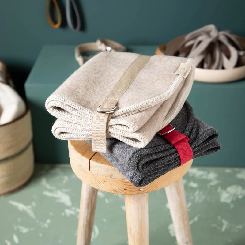 Hundematte aus Loden | 100 % Schurwolle | mit Transportgurt