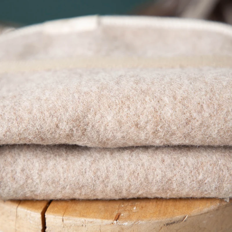 Hundematte aus Loden | 100 % Schurwolle | mit Transportgurt