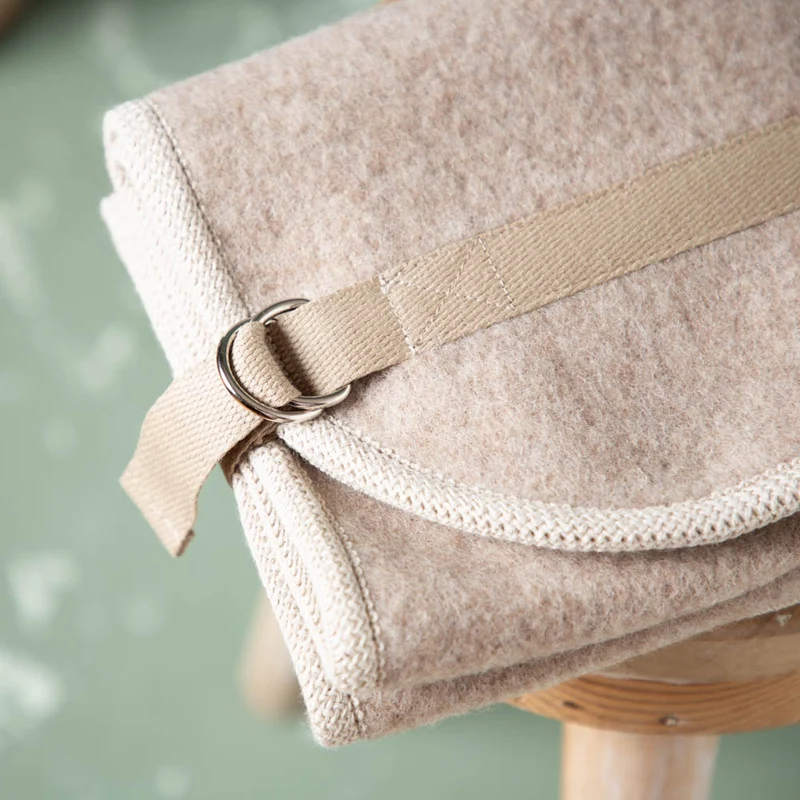 Hundematte aus Loden | 100 % Schurwolle | mit Transportgurt