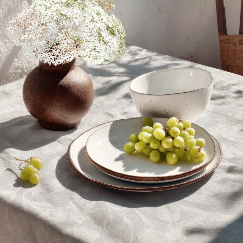 Jacquard Tischdecke aus beschichteter Baumwolle mit Fleckenschutz CARDUCHO grau Blumenranken eckig rund oval