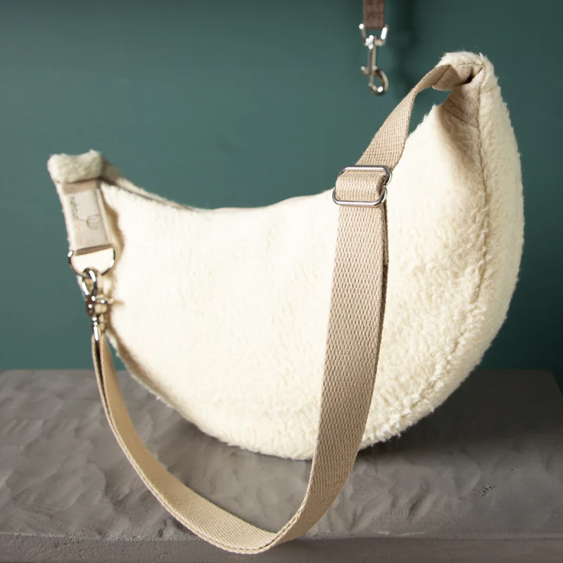Moon Bag Teddy | ungefärbter Wollplüsch aus Schurwolle