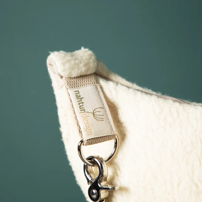 Moon Bag Teddy | ungefärbter Wollplüsch aus Schurwolle