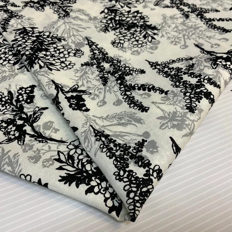 Floral Autumn Leaves Stof Crafting 100% Cotton Fabric Sold by Metre M1927