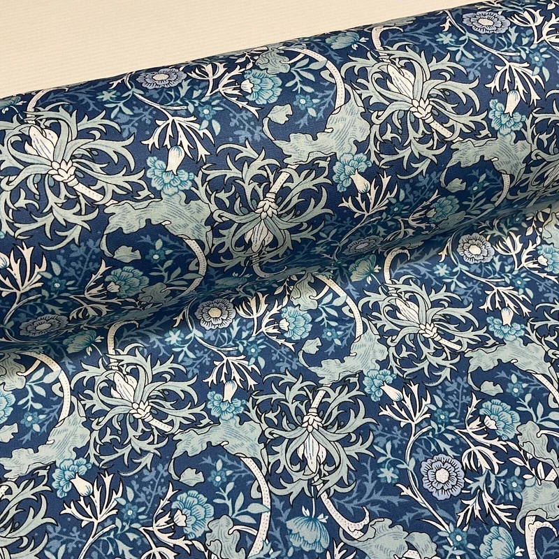 Soft touch 100% Cotton Bold paisley printed dress fabric M1651