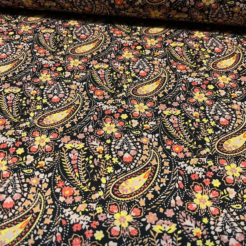 Vintage Paisley 100% cotton Poplin printed dress craft fabric 112cm wide M1744