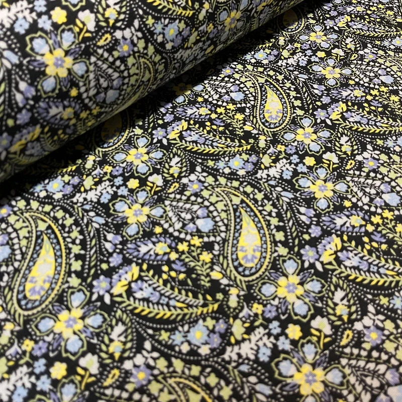 Vintage Paisley 100% cotton Poplin printed dress craft fabric 112cm wide M1744