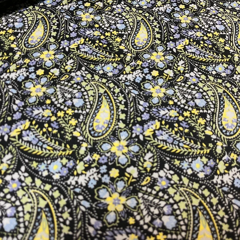 Vintage Paisley 100% cotton Poplin printed dress craft fabric 112cm wide M1744