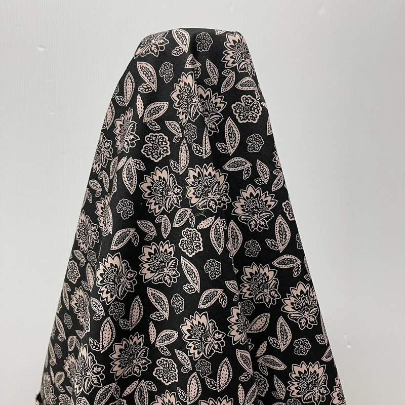 Vintage Floral 100% cotton printed dress craft fabric 150cm wide M1737