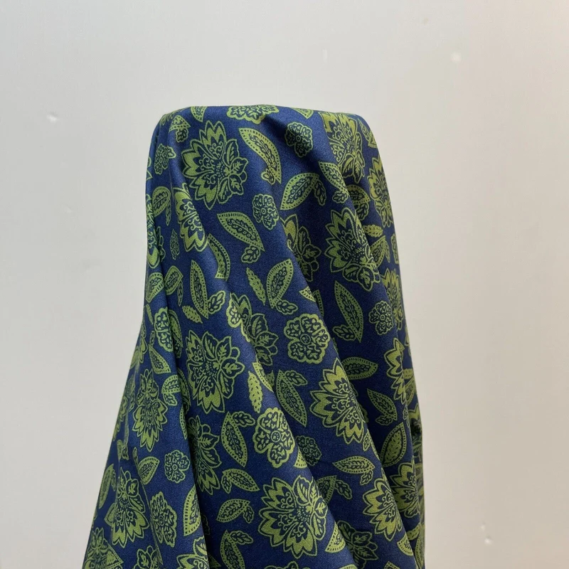 Vintage Floral 100% cotton printed dress craft fabric 150cm wide M1737