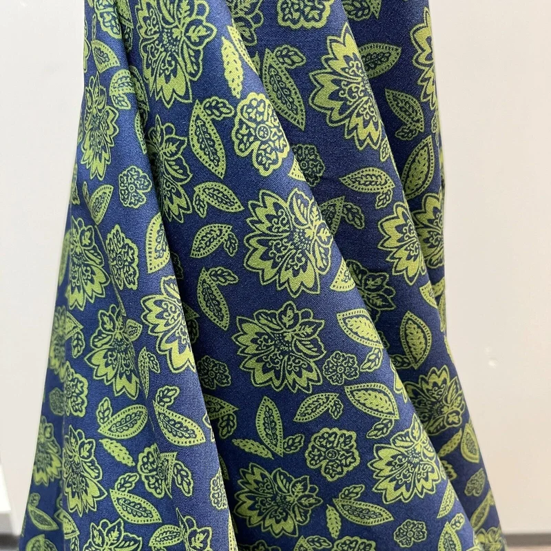 Vintage Floral 100% cotton printed dress craft fabric 150cm wide M1737