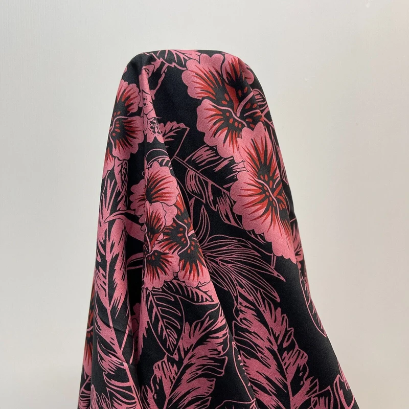 Large Vintage Floral 100% cotton printed fabric 150cm wide M1738