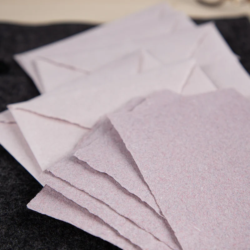 Handgeschöpftes Büttenpapier aus Leinenfasern
