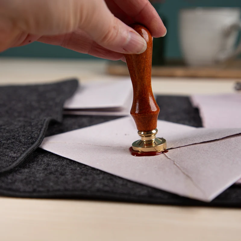 Handgeschöpftes Büttenpapier aus Leinenfasern