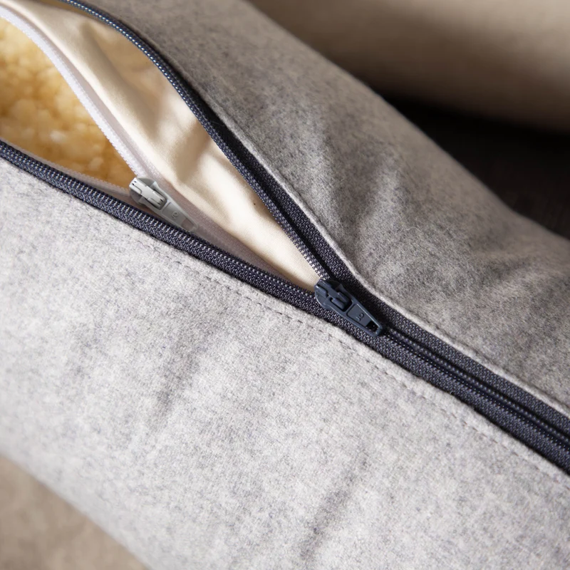 Nackenrolle aus Merino-Feinloden | Naturfüllung