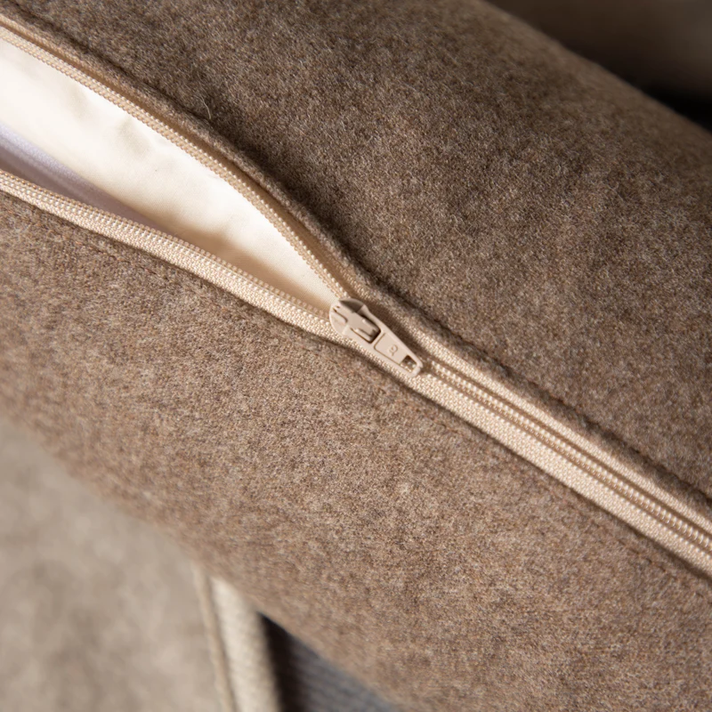 Nackenrolle aus Merino-Feinloden | Naturfüllung