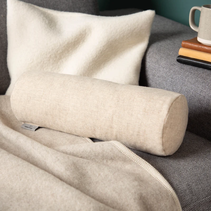 Nackenrolle aus Merino-Feinloden | Naturfüllung