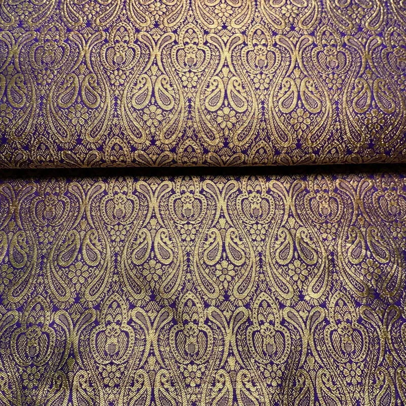 Double Paisley Brocade Wedding Banarsi Fabric 147 cm M1566