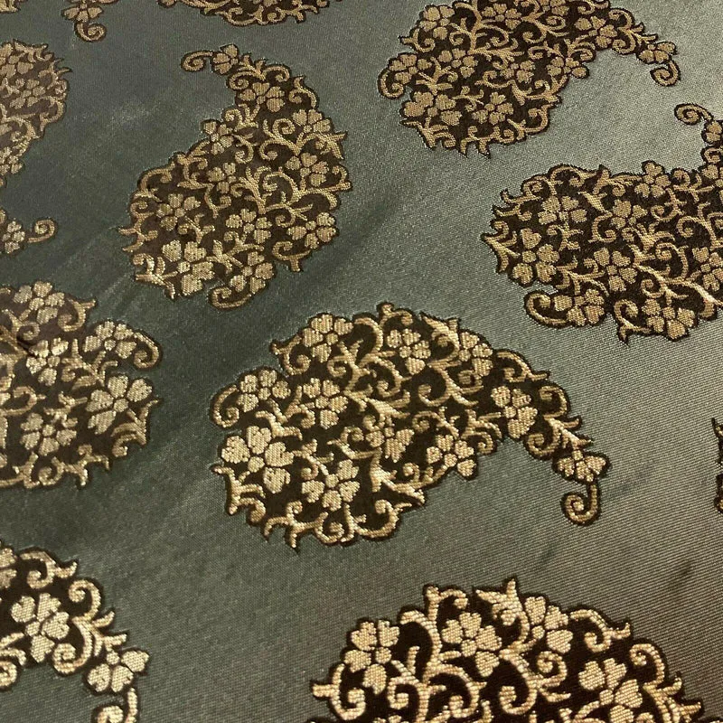 Paisley Brocade Wedding Banarsi Fabric 147 cm M1598