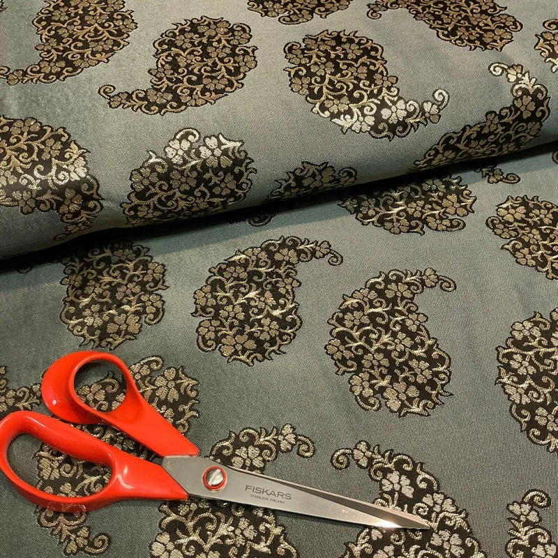 Paisley Brocade Wedding Banarsi Fabric 147 cm M1598