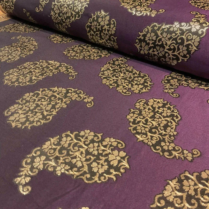 Paisley Brocade Wedding Banarsi Fabric 147 cm M1598