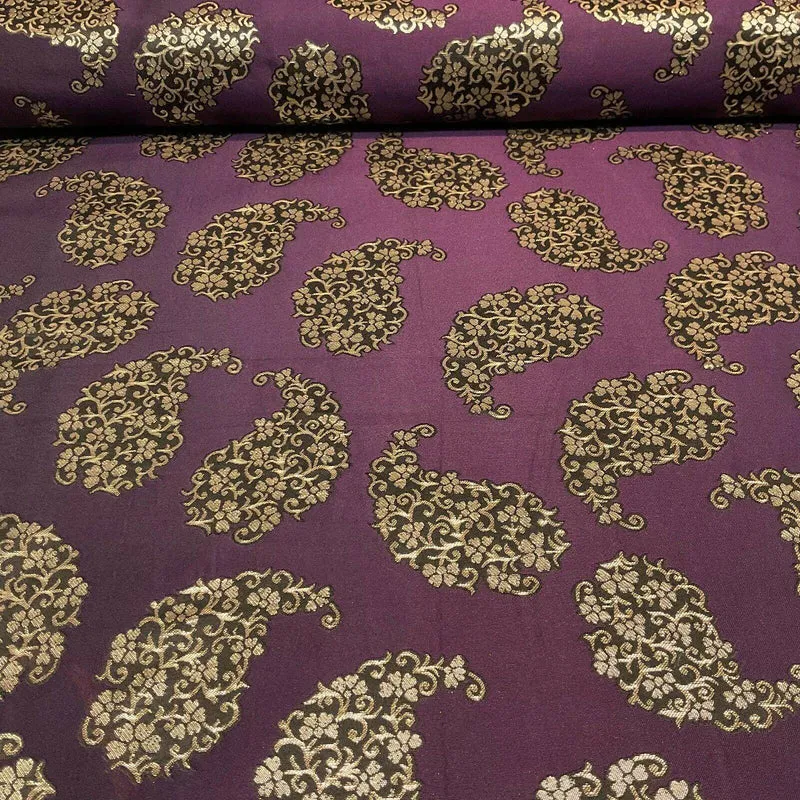 Paisley Brocade Wedding Banarsi Fabric 147 cm M1598