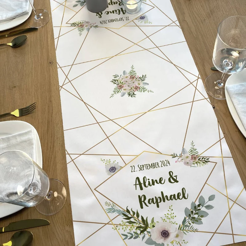 Tischläufer zur Hochzeit mit Namen, Datum & Blüten - in zwei Längen